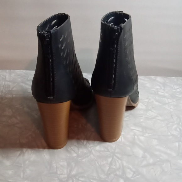 Black caged open toe boots - Picture 4 of 8